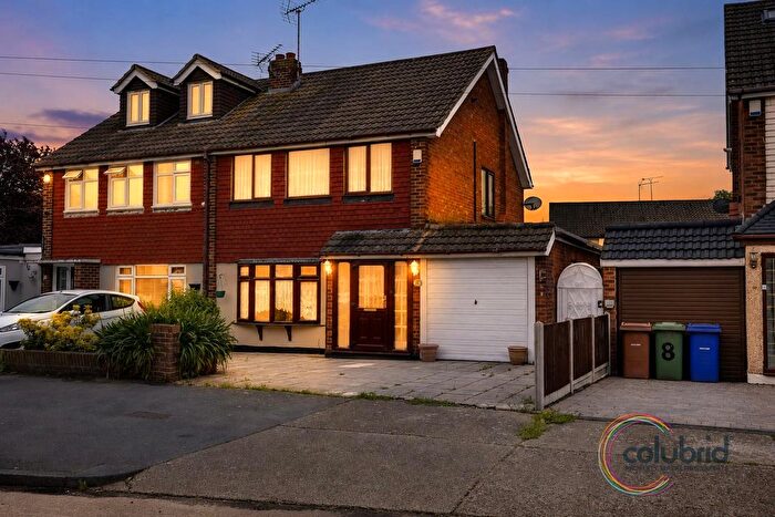 3 Bedroom Semi-Detached House For Sale In Hall Close, Stanford-Le-Hope, SS17