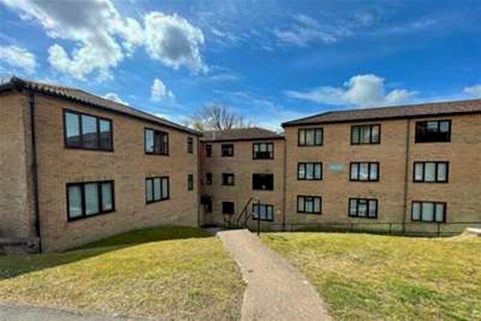 2 Bedroom Flat To Rent In Montargis Way, Crowborough, TN6