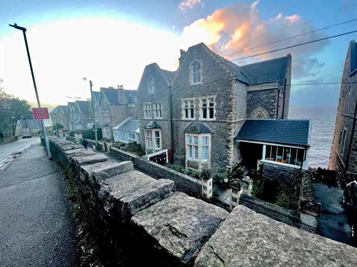 2 Bedroom Flat For Sale In Marine Parade, Clevedon, BS21