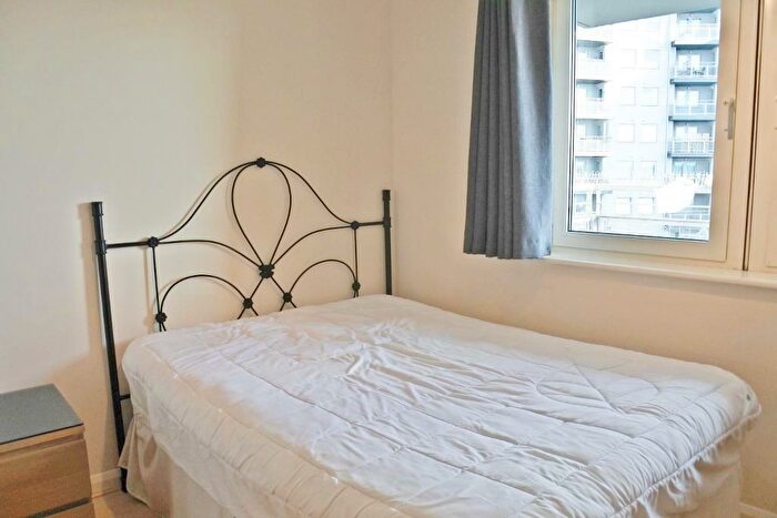 2 Bedroom Flat To Rent In Crown Heights, Alencon Link, Basingstoke, RG21