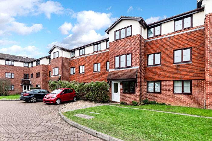 1 Bedroom Flat To Rent In Firle Court, Epsom, KT17
