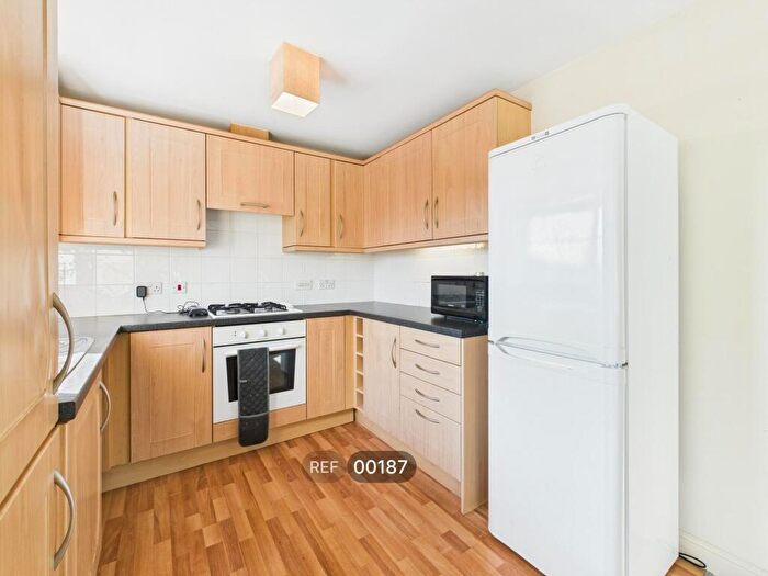 2 Bedroom Apartment To Rent In Hainsworth Park, HU6