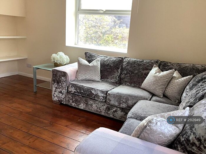 2 Bedroom Flat To Rent In Riverside Mansions, London, E1W