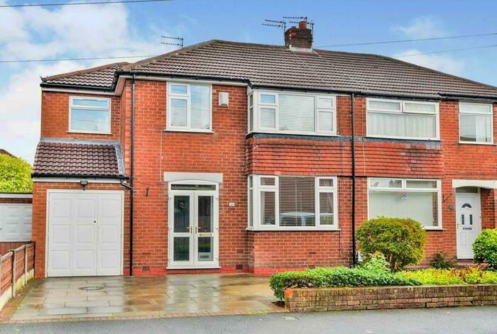 4 Bedroom Semi-Detached House To Rent In Wenlock Road, Sale, M33