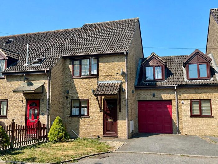 3 Bedroom Semi-Detached House For Sale In Wyke Road, Trowbridge, BA14