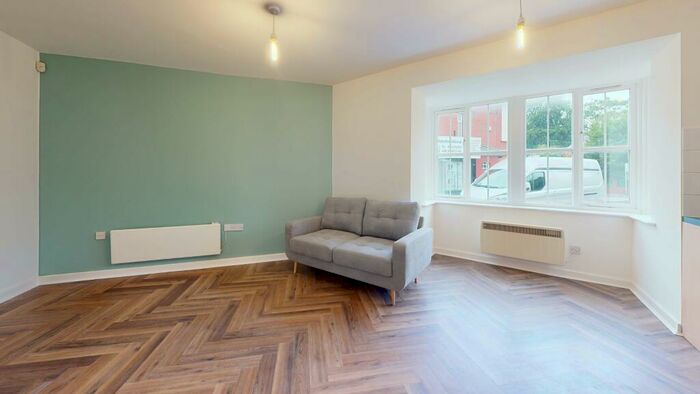 2 Bedroom Flat To Rent In St Michaels Lane, LS6