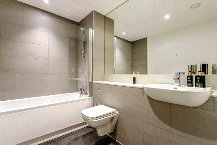 2 Bedroom Apartment To Rent In The Priory Queensway, Birmingham, West Midlands, B4