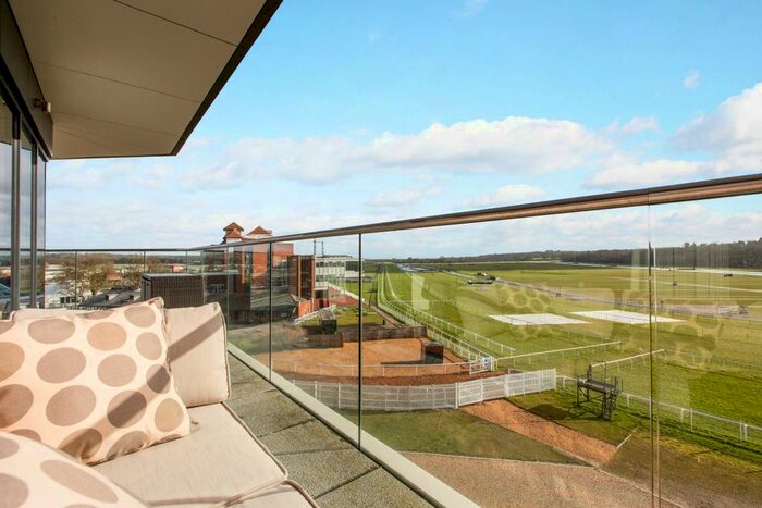 2 Bedroom Flat To Rent In Racecourse Road, Newbury RG14