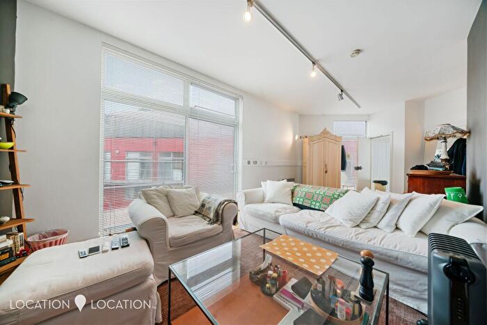 2 Bedroom Flat To Rent In Carysfort Road, Red Square, N16