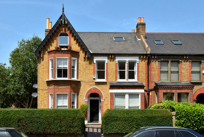 2 Bedroom Flat To Rent In Mundania Road, SE22