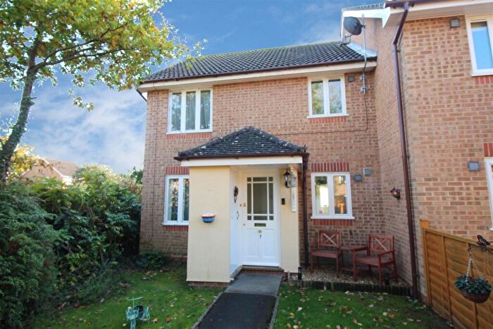 1 Bedroom Maisonette To Rent In Elliot Close, Maidenbower, Crawley, West Sussex., RH10