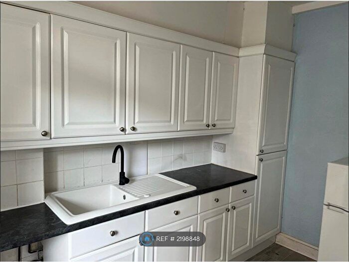 2 Bedroom Flat To Rent In Hurst Court, Sidcup, DA15