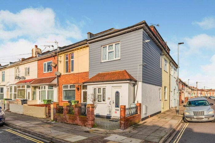 1 Bedroom End Of Terrace House To Rent In New Road East, PO2