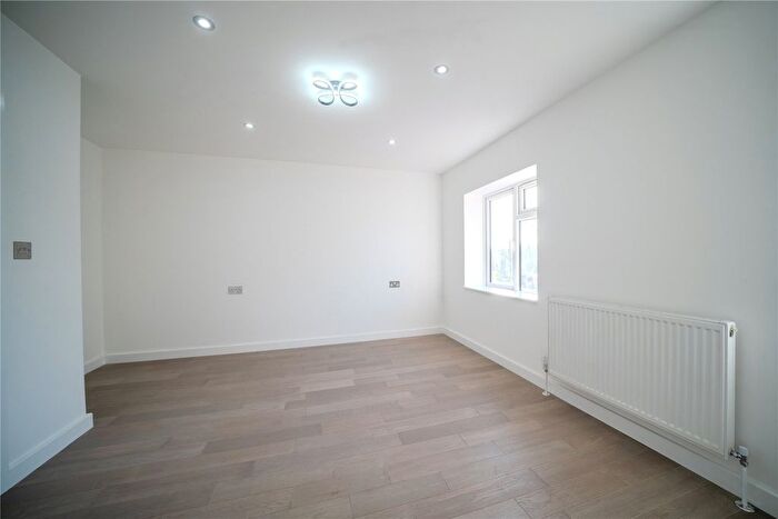 3 Bedroom End Of Terrace House For Sale In Chertsey, Surrey, KT16