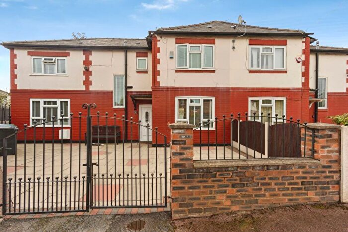 4 Bedroom Semi-Detached House For Sale In Kings Crescent, Old Trafford, Manchester, M16