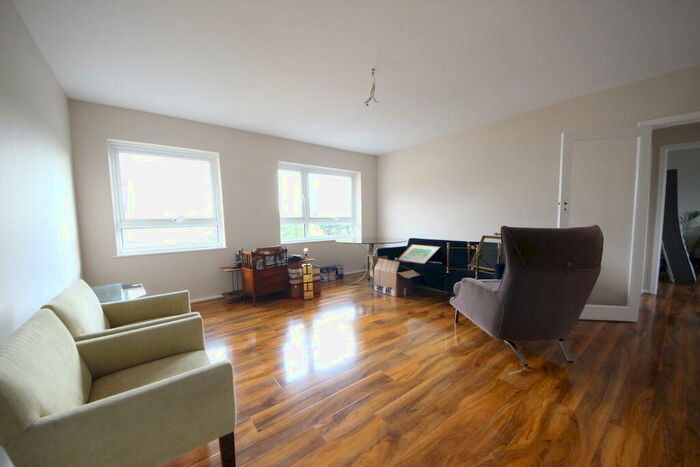 2 Bedroom Flat To Rent In Sutton Centre, SM2
