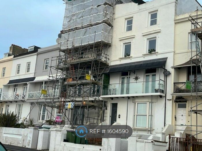 2 Bedroom Flat To Rent In Wellington Terrace, Sandgate, Folkestone, CT20