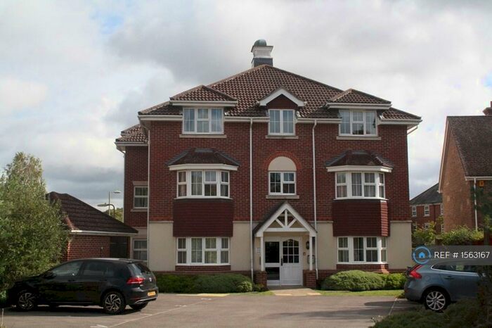2 Bedroom Flat To Rent In Maudit House, Fleet, GU51
