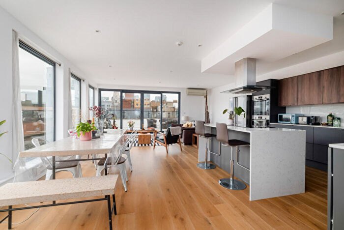 2 Bedroom Penthouse To Rent In Dock Street, Tower Hamlets, E1