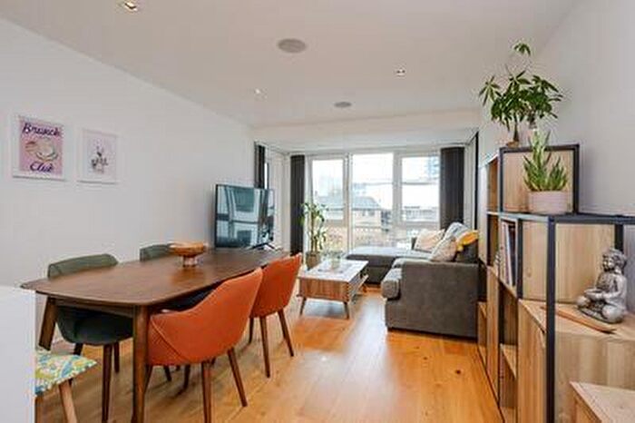 2 Bedroom Flat To Rent In Kew Bridge Road, Brentford, TW8