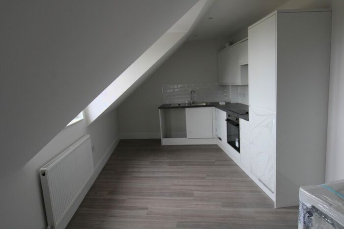 1 Bedroom Flat To Rent In Little Chalfont, Amersham, HP7