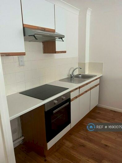 1 Bedroom Flat To Rent In Bay View Court, Harwich, CO12