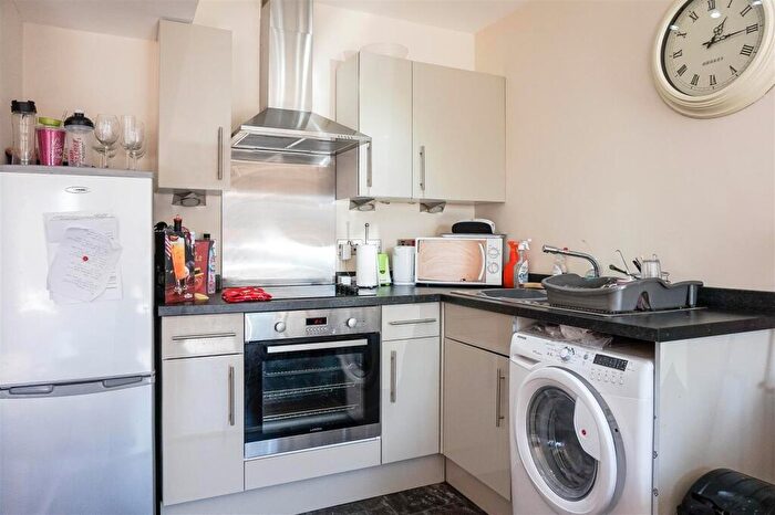 2 Bedroom Apartment To Rent In Ash Grove, Leeds, LS6