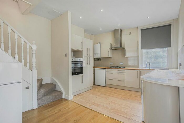 2 Bedroom Flat To Rent In Hoppers Road, London, N21