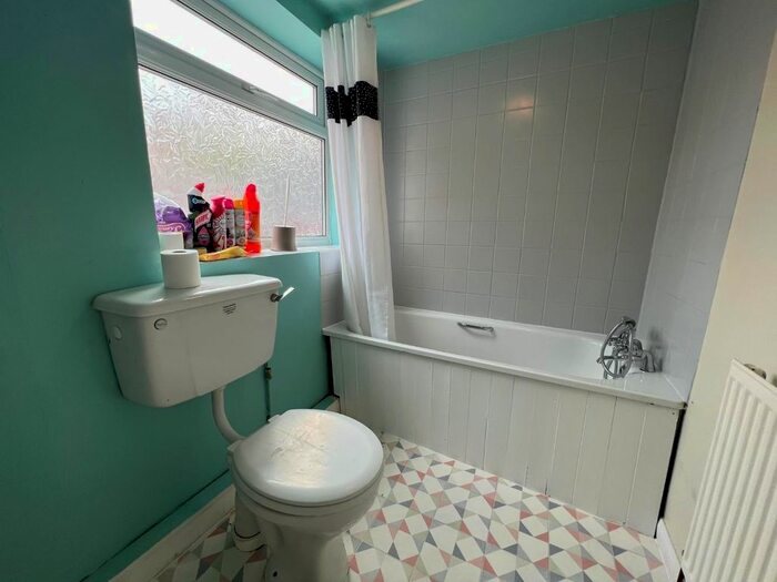 4 Bedroom Property To Rent In Havelock Crescent, Bridlington, YO16
