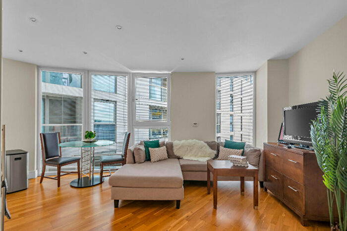 1 Bedroom Flat To Rent In Lanterns Court, Lanterns Way, London, E14