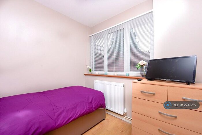 5 Bedroom Detached House To Rent In Swasdale Road, Luton, LU3