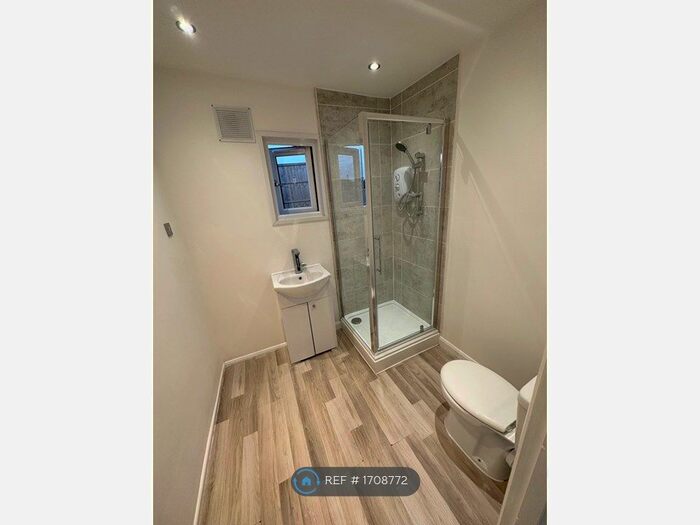 1 Bedroom Flat To Rent In Weeping Willow, Cranleigh, GU6