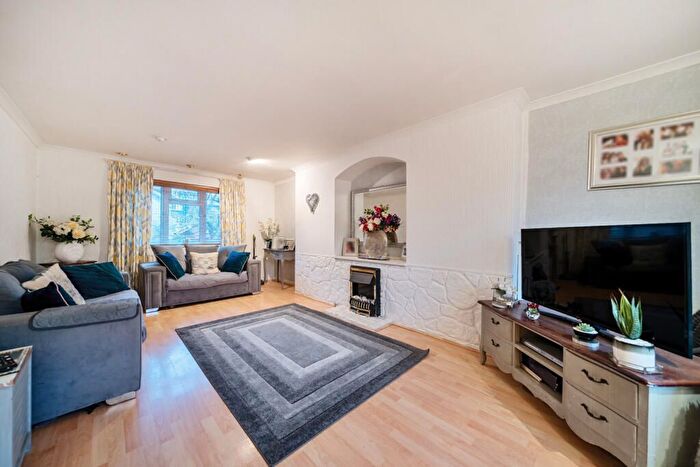 3 Bedroom Flat To Rent In Marsala Road, London, SE13