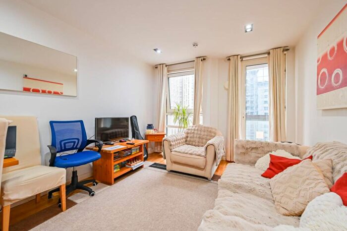 2 Bedroom Flat To Rent In City Tower, , Canary Wharf, London, E14