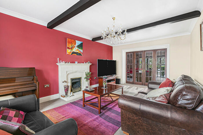 4 Bedroom Detached House For Sale In The Grove, Brookmans Park, AL9