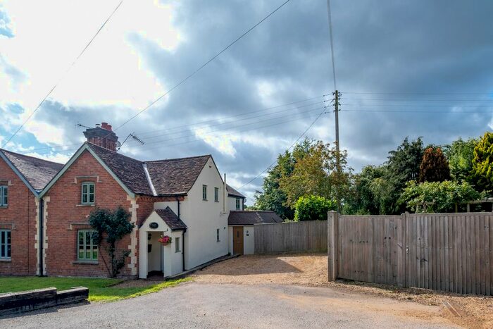 3 Bedroom Cottage For Sale In Birmingham Road, Warwick, CV35