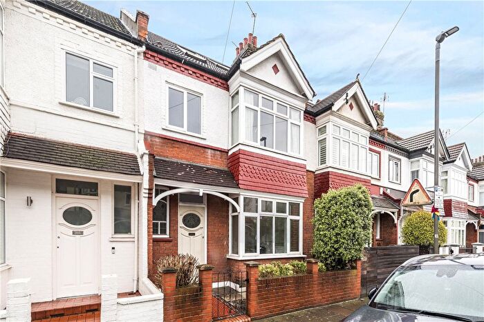 4 Bedroom Detached House To Rent In Wisley Road, London, SW11