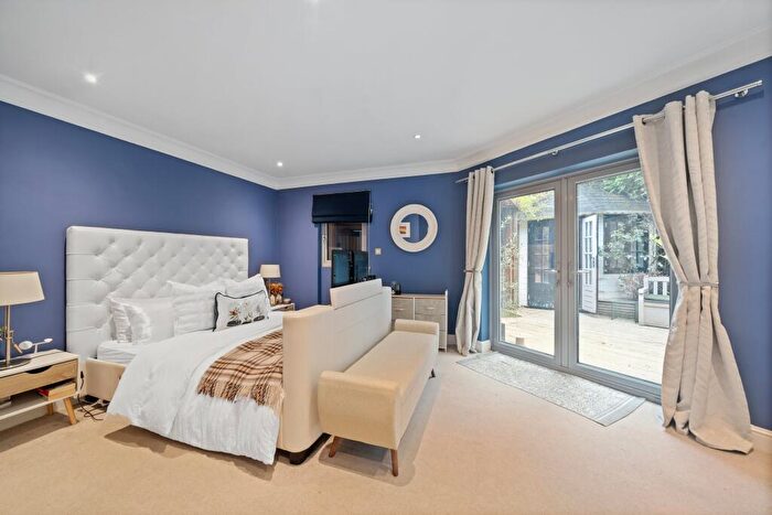 2 Bedroom Flat To Rent In Candahar Road, London, SW11
