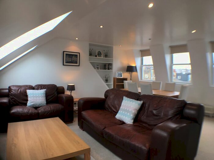 2 Bedroom Maisonette To Rent In Isis Street, London, SW18