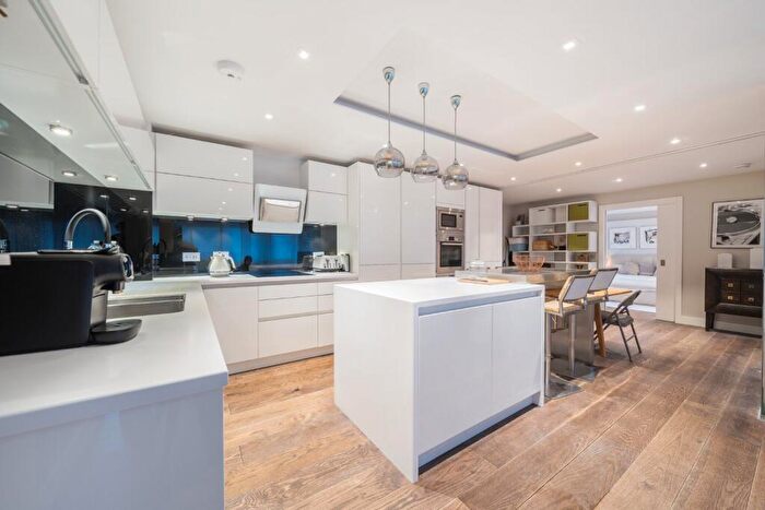 3 Bedroom Flat For Sale In Rotherhithe Street, London, SE16