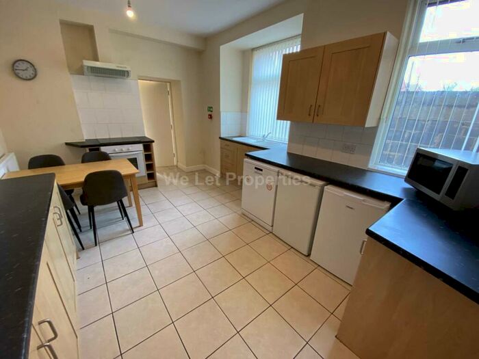 6 Bedroom House To Rent In Fitzwarren Street, Salford, M6