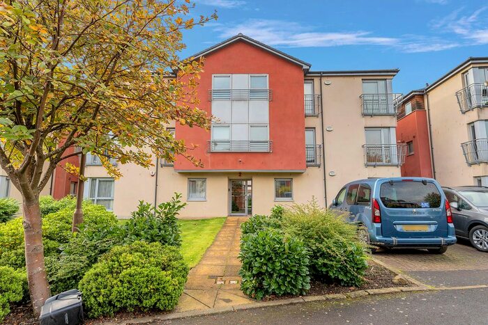 3 Bedroom Flat To Rent In Pinegrove Gardens, Barnton, Edinburgh, EH4