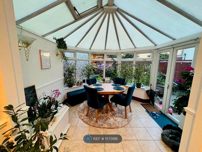 3 Bedroom Semi-Detached House To Rent In Princes Road, Feltham, TW13