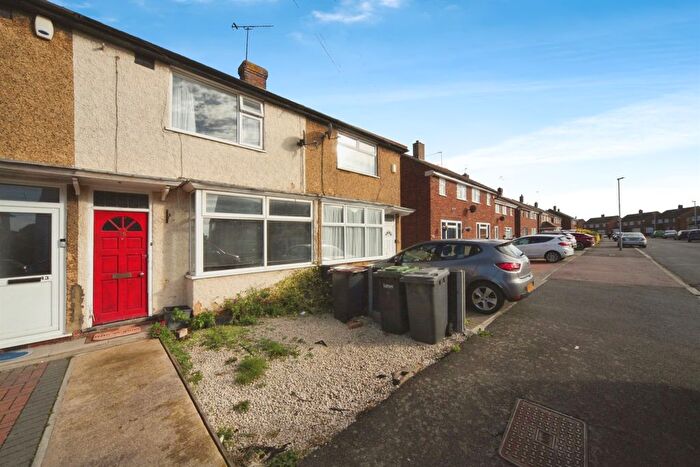 2 Bedroom Terraced House For Sale In Peartree Road, Luton, LU2