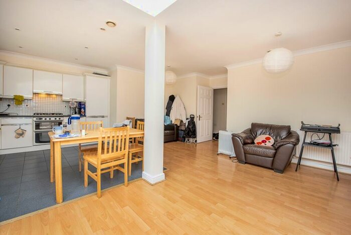 2 Bedroom Apartment To Rent In Kingston Hill Kingston Upon Thames, KT2