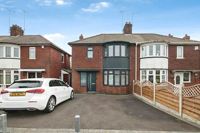 3 Bedroom Semi Detached House For Sale In Oak Road, West Bromwich, B70