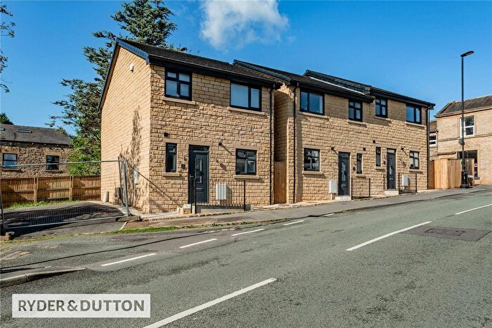 3 Bedroom Detached House To Rent In Wellington Mews, Hartshead Street, Lees, Oldham, OL4