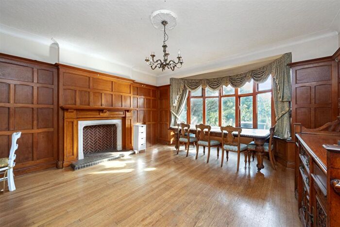 6 Bedroom Property To Rent In Links Road, Findon Valley, Worthing, BN14