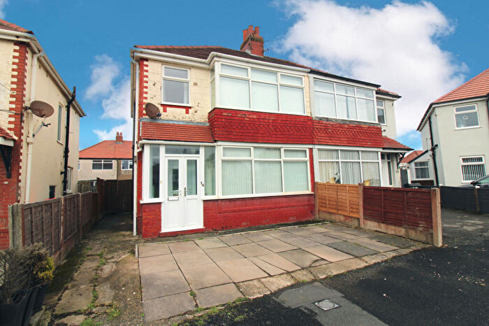 3 Bedroom Semi-Detached House For Sale In Slinger Road, Cleveleys, Lancashire, FY5