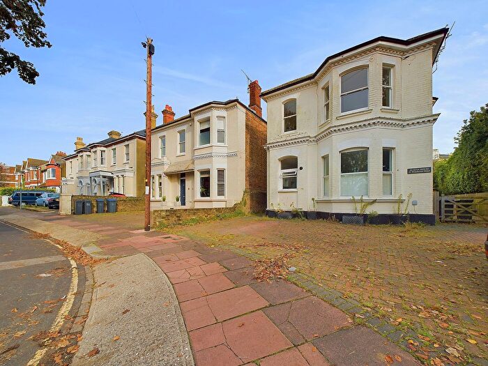 1 Bedroom Flat To Rent In Winchester Road, Worthing, BN11